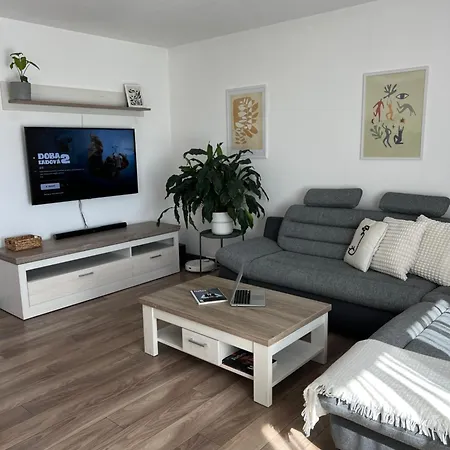 Sunny Apartment *
