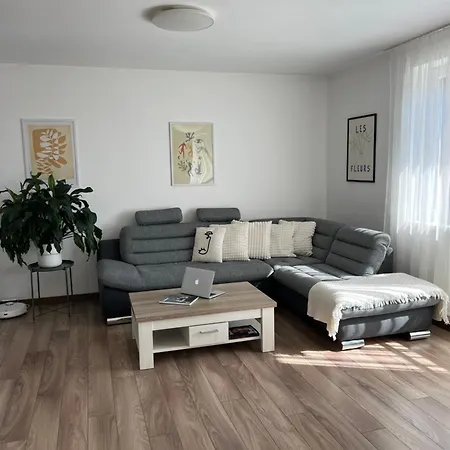 Sunny Apartment *