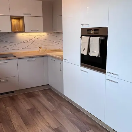 Sunny Apartment *